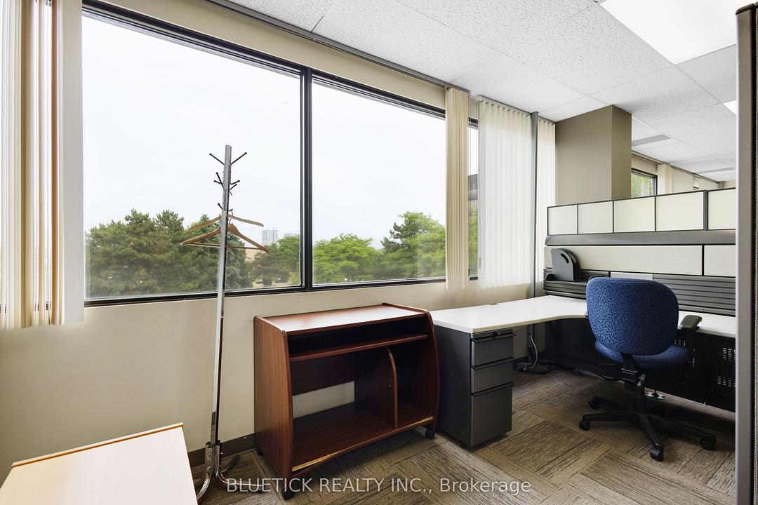 301 - 710 Dorval Drive, Oakville, ON
