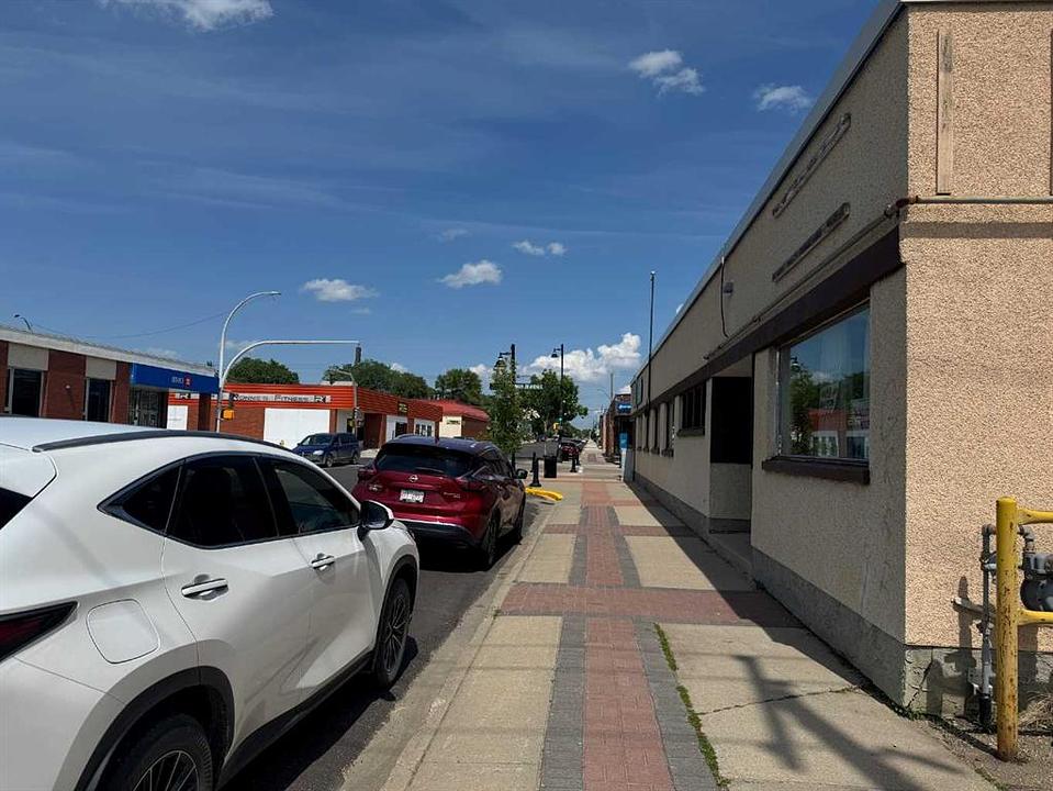 5033 50 Avenue, Ponoka, AB