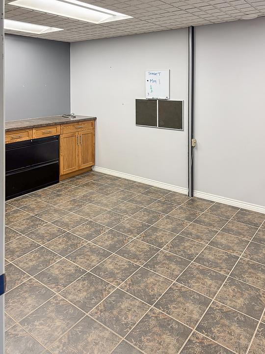 Industrial Building - 139 29 Street East, Saskatoon, SK