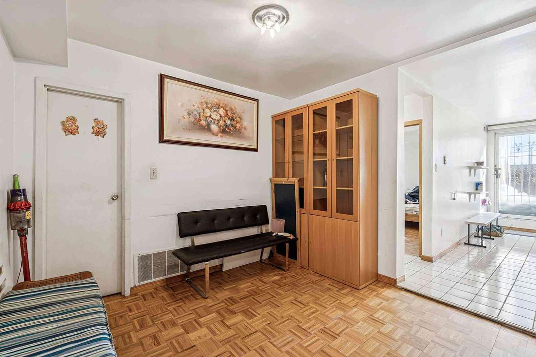 841 Gerrard Street East, Toronto, ON