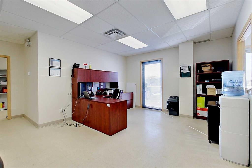 3 - 8 Gateway Boulevard, Alhambra, AB