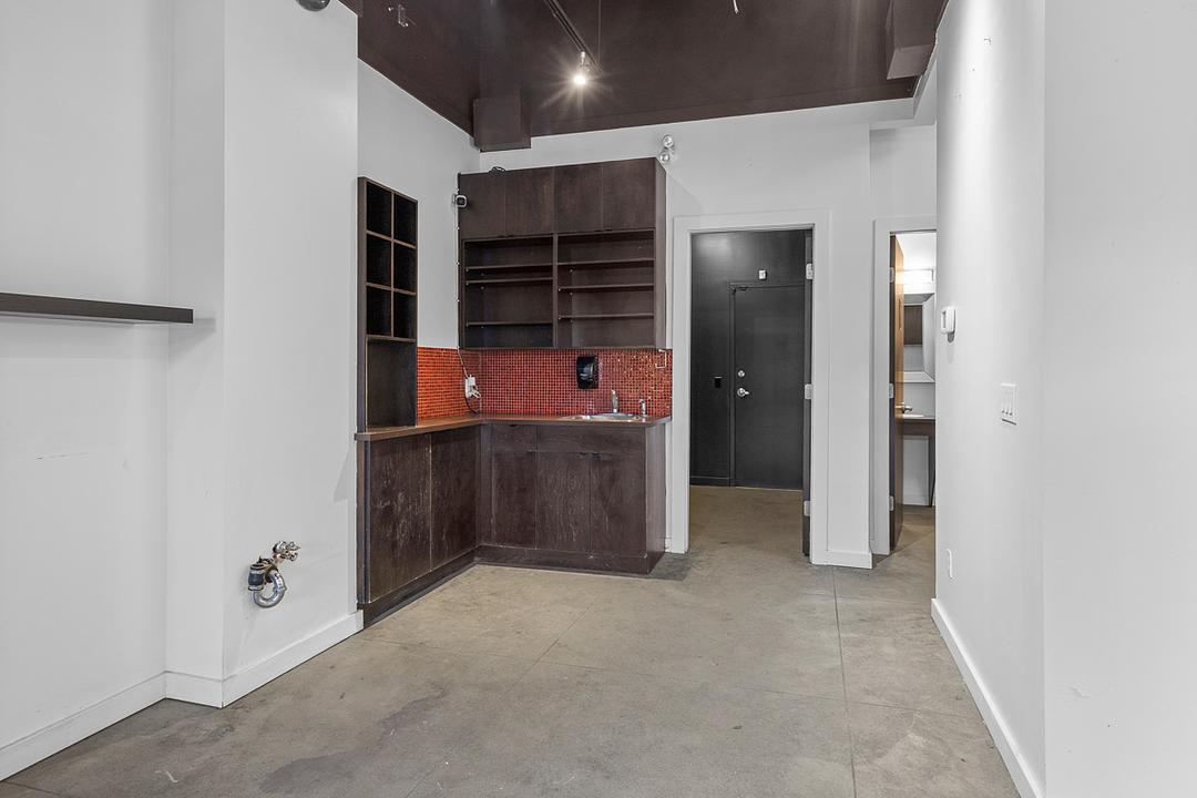 102 - 1630 Pandosy Street, Kelowna, BC