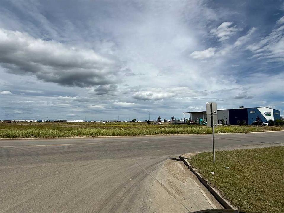 12110 97 Avenue, Clairmont, AB
