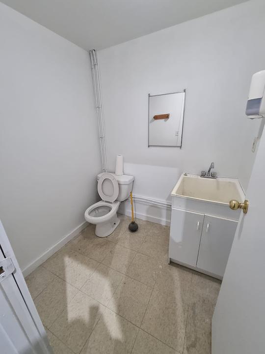 BAY J - 4907 1 Avenue, Edson, AB