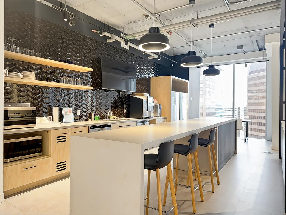 685 Centre Street South, Calgary, AB