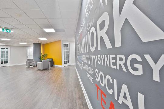 5500 North Service Road, Burlington, ON