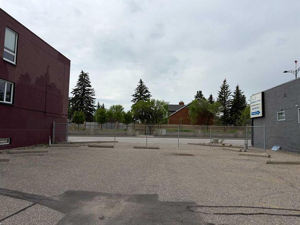 818 16 Avenue Northwest, Calgary, AB