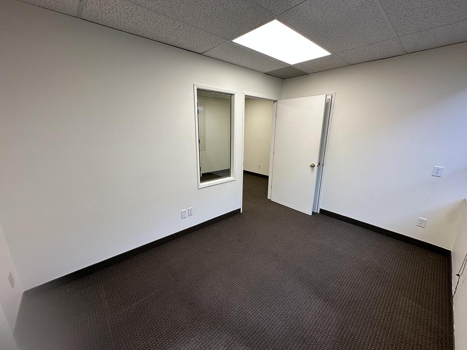 205 - 1401 Lonsdale Avenue, North Vancouver, BC