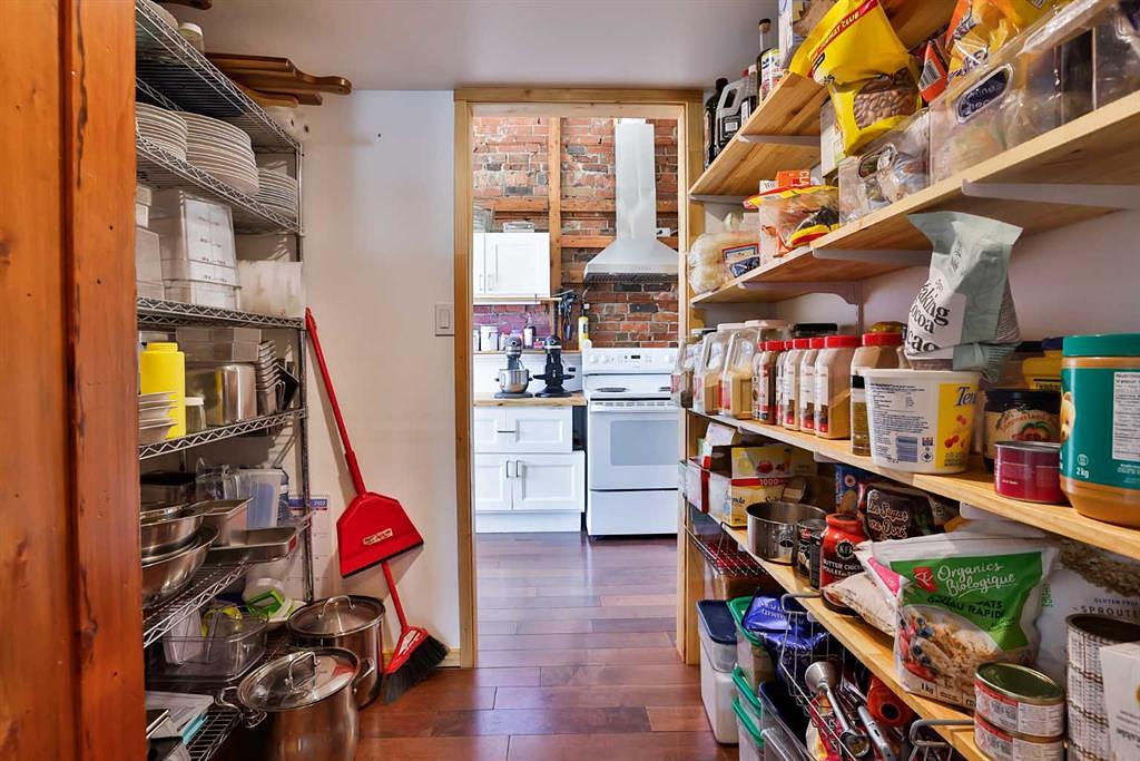320 Railway Avenue, Granum, AB