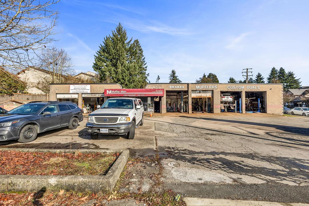 7590 Kingsway, Burnaby, BC