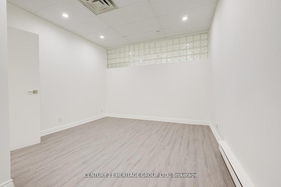 101 - 2900 Yonge Street, Toronto, ON