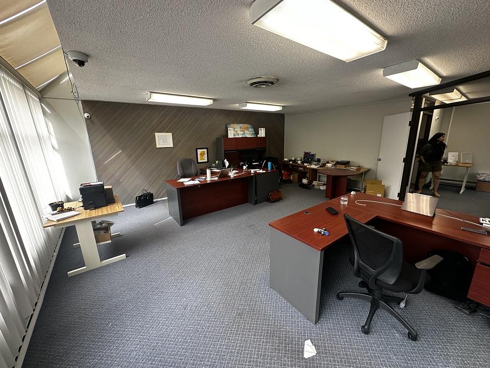 202 - 399 Mountain Hwy, North Vancouver, BC
