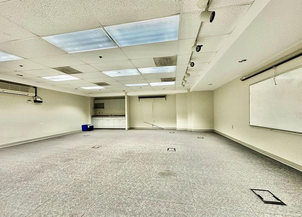360 - 123 Main Street, Winnipeg, MB