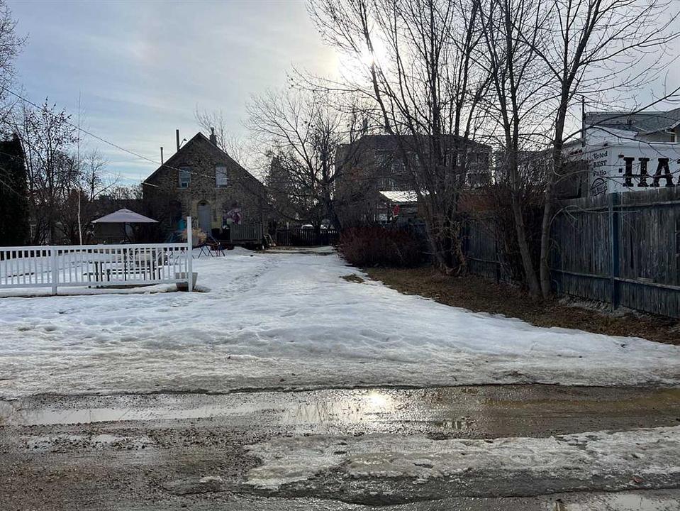 5027 46 Street, Sylvan Lake, AB