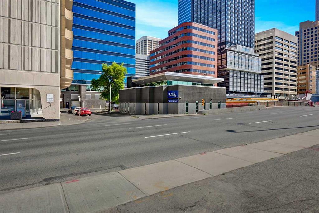 902 9 Avenue Southwest, Calgary, AB