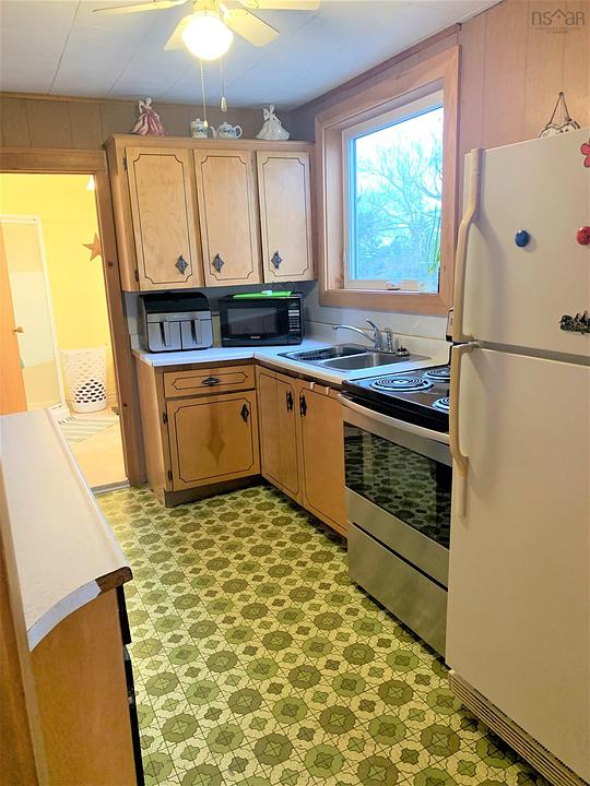 6 Junction Road, Springhill, NS