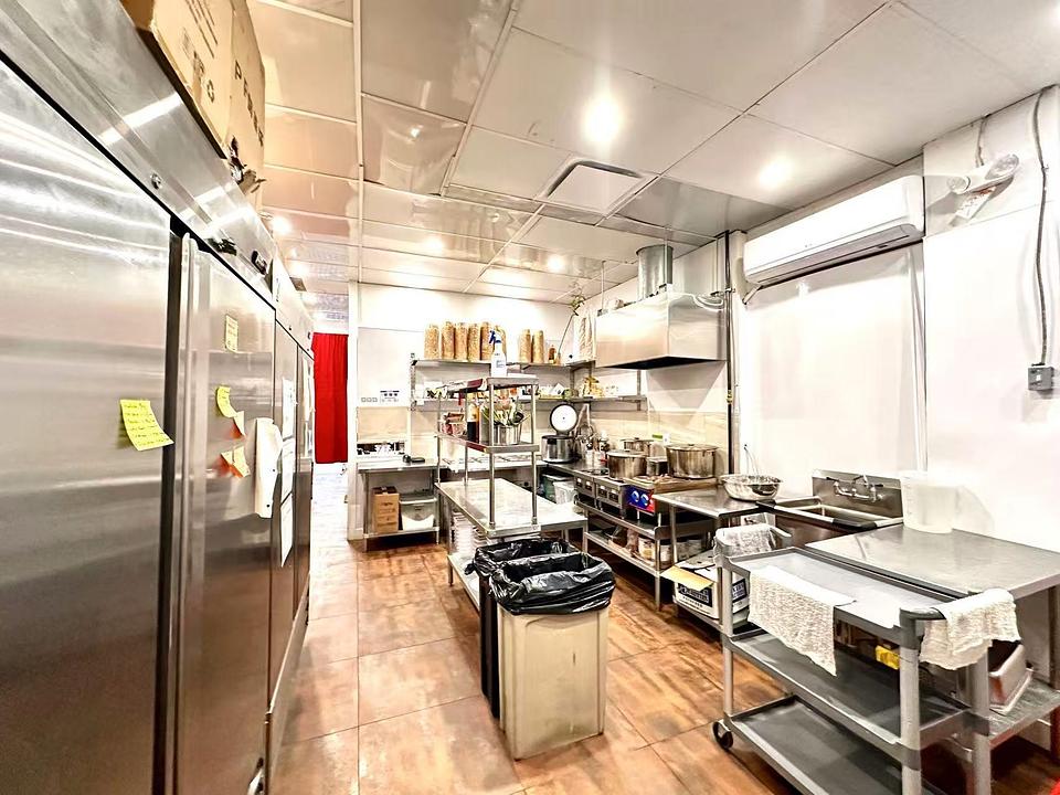 4929 Kingsway, Burnaby, BC