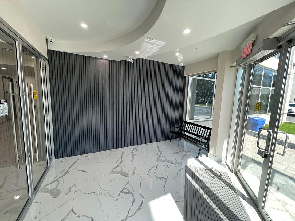 302 - 2355 Skymark Avenue, Mississauga, ON