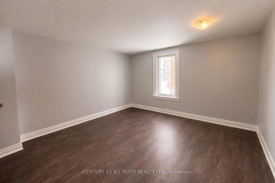 Low - 58 Mary Street, Barrie, ON