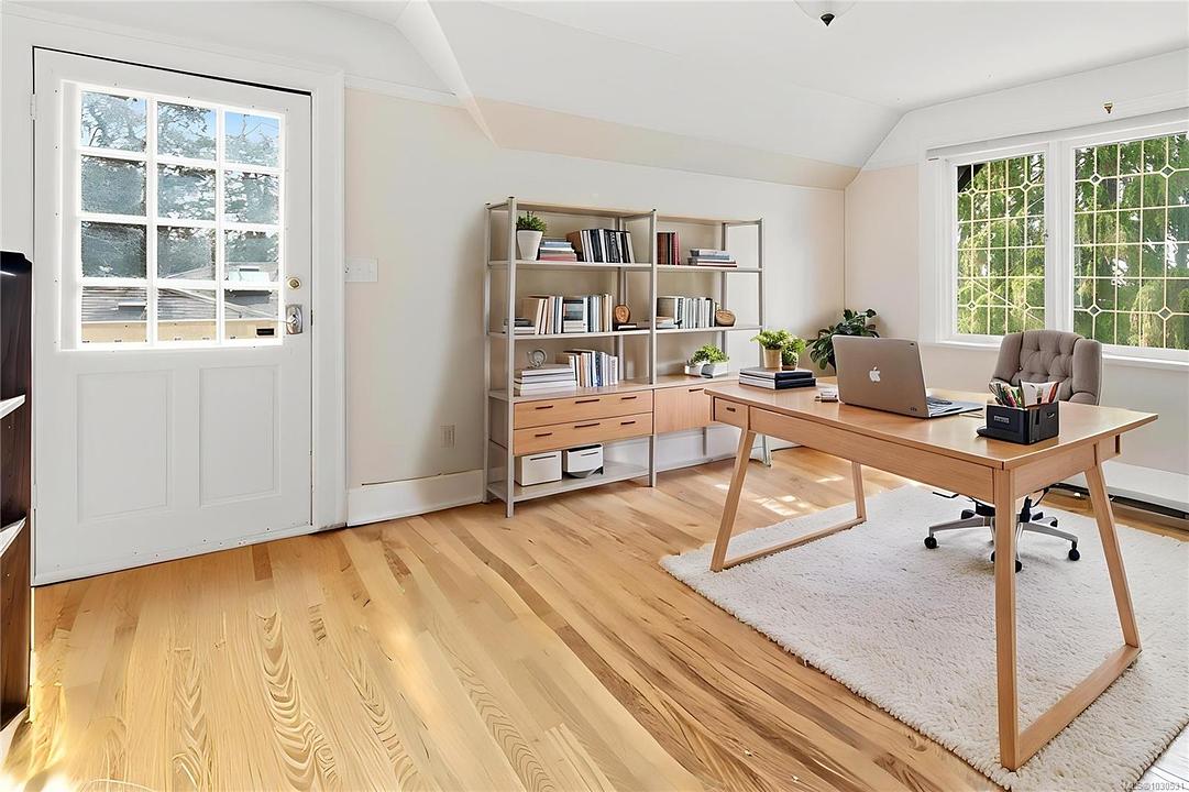 1043 Belmont Avenue, Victoria, BC