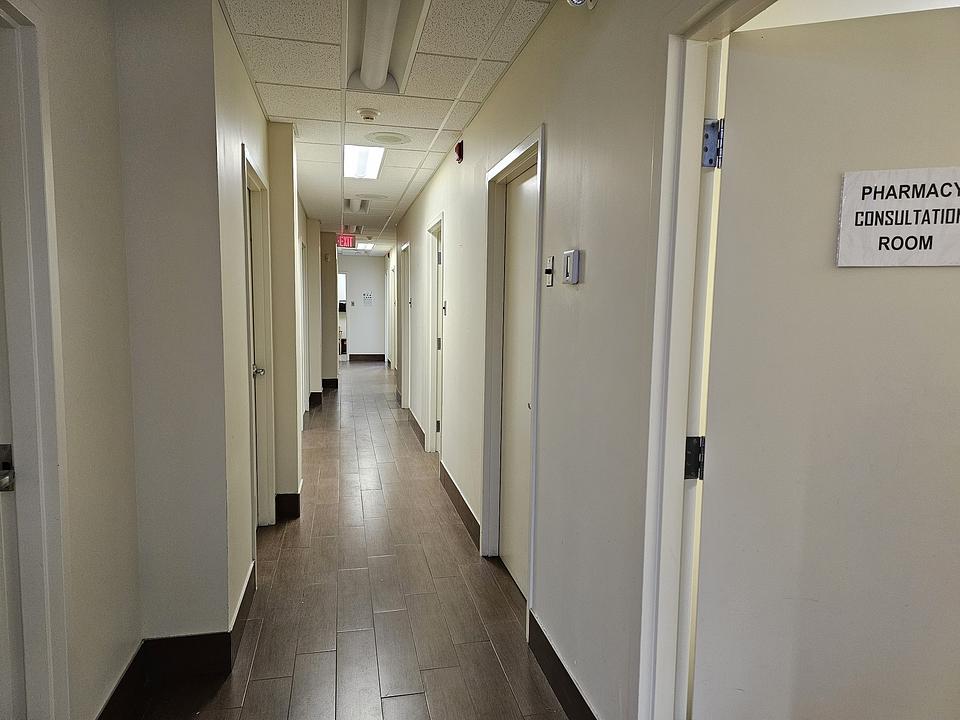 300 - 500 Yonge St, Toronto, ON