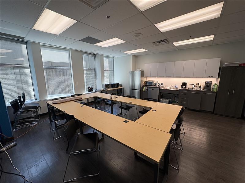 300 - 605-123 Edward Street, Toronto, ON