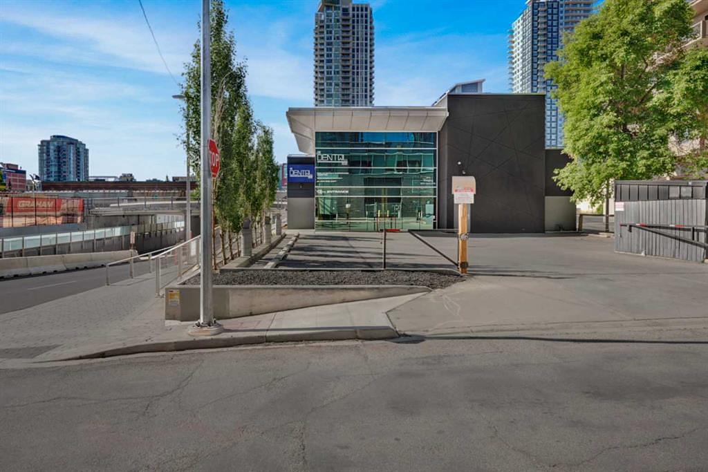 902 9 Avenue Southwest, Calgary, AB