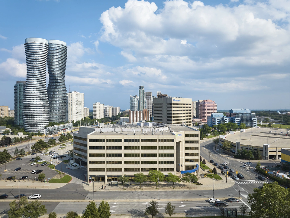 210 - 33 City Centre Drive, Mississauga, ON