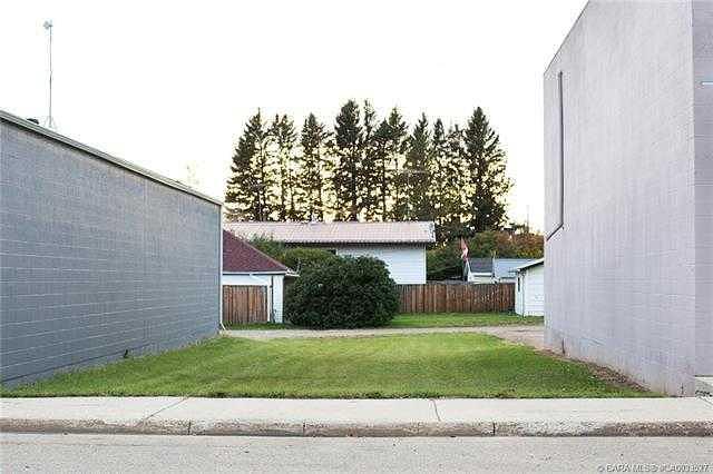 5106 50 Street, Eckville, AB