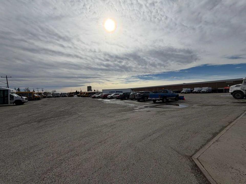 3 - 1415 28 Street Northeast, Calgary, AB