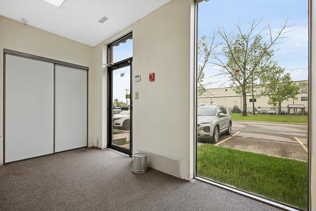 102 - 4441 76 Avenue Southeast, Calgary, AB