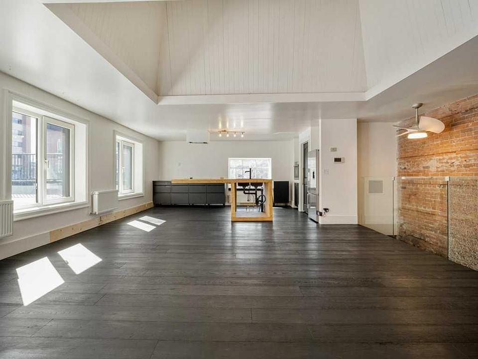 325 5 Street South, Lethbridge, AB