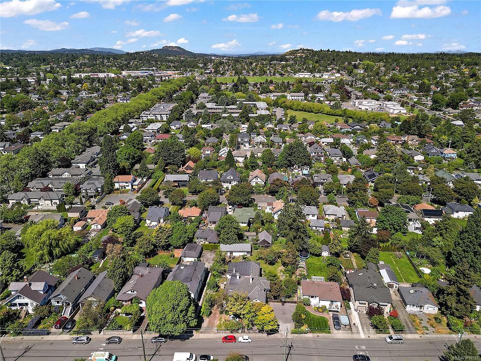 1736 Haultain Street, Victoria, BC