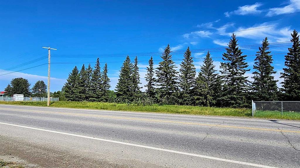 716 Main Avenue West, Sundre, AB