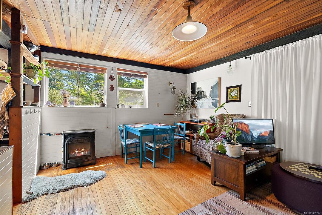 1736 Haultain Street, Victoria, BC