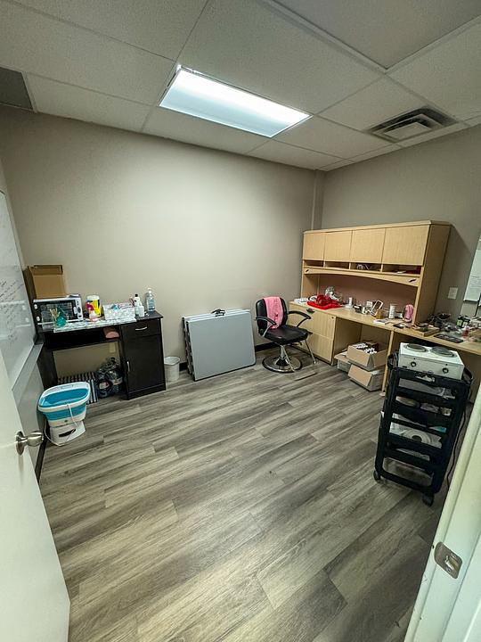 1 - 2135 32 Avenue Northeast, Calgary, AB