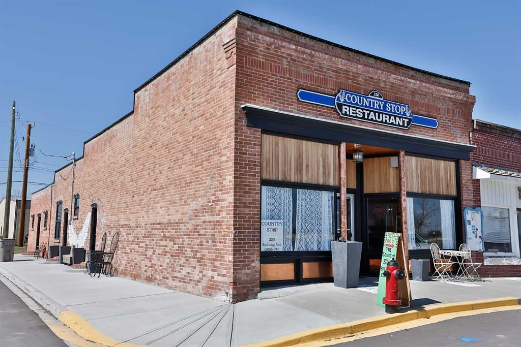 320 Railway Avenue, Granum, AB