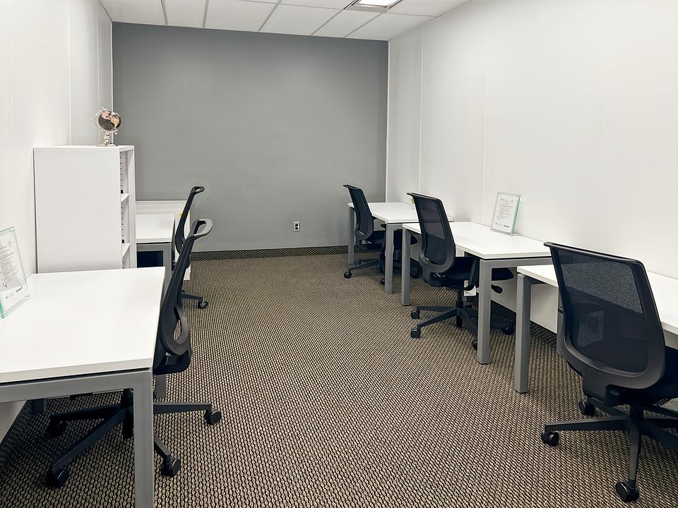 750 - 2 Robert Speck Parkway, Mississauga, ON