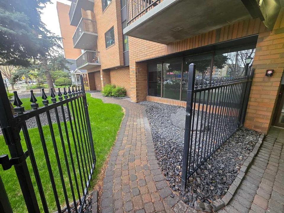 100 - 220 13 Avenue Southwest, Calgary, AB