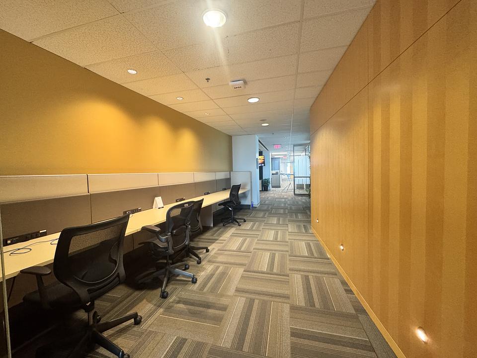 1100 - 55 Standish Court, Mississauga, ON