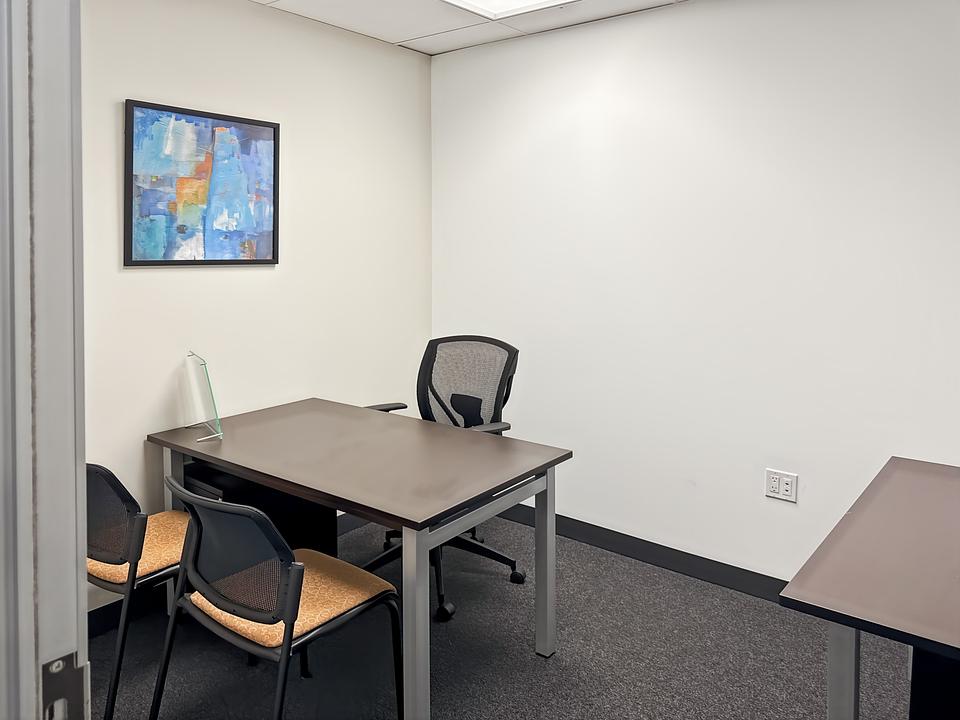 1400 - 90 Burnhamthorpe Road West, Mississauga, ON