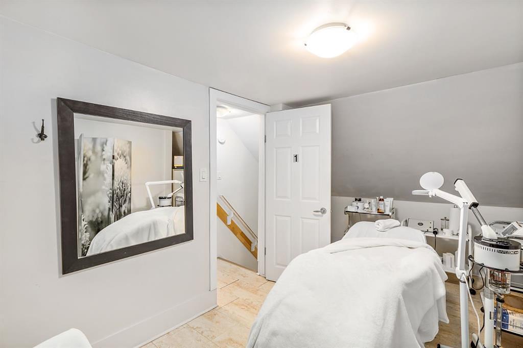 2032 34 Avenue Southwest, Calgary, AB