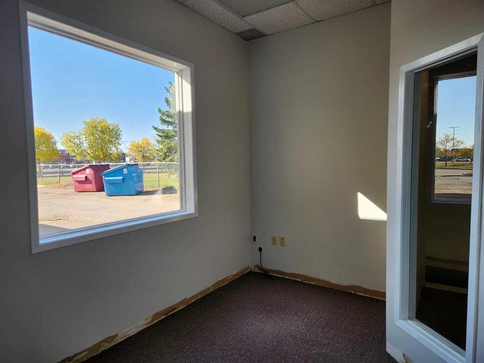 106 - 4402 52 Avenue, Lloydminster, AB