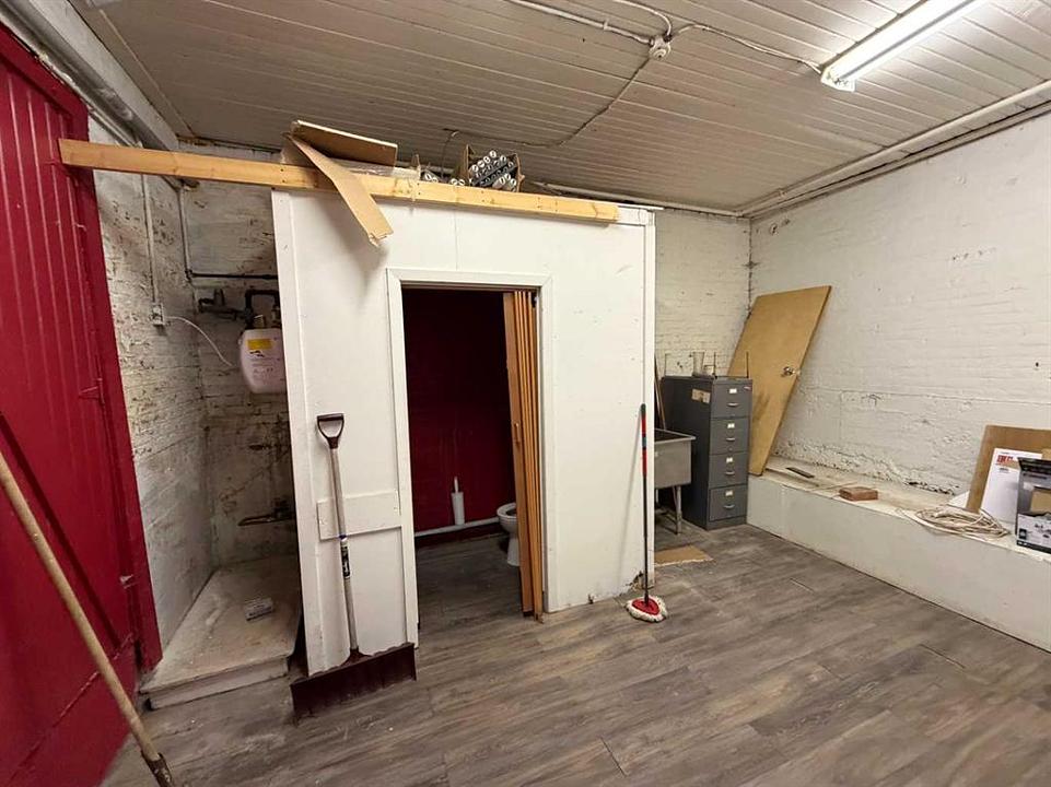 215 Main Street, Cardston, AB