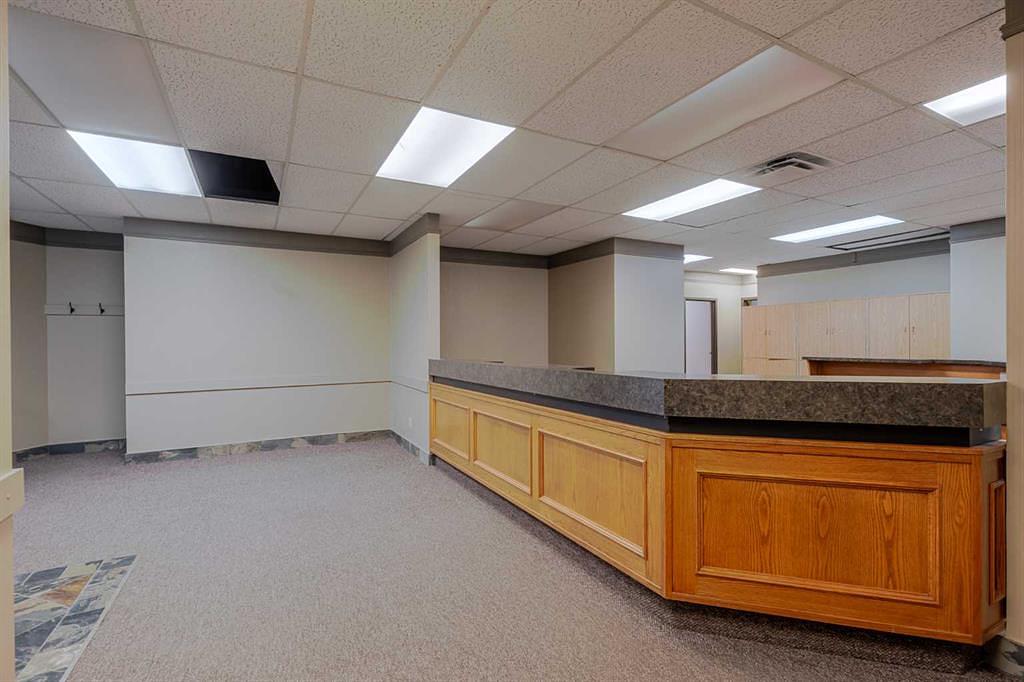 200 - 40 Elizabeth Street, Okotoks, AB