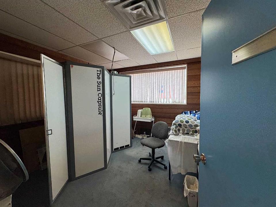 5033 50 Avenue, Ponoka, AB