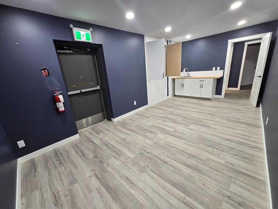 120 & 130 - 4707 50 Street, Red Deer, AB