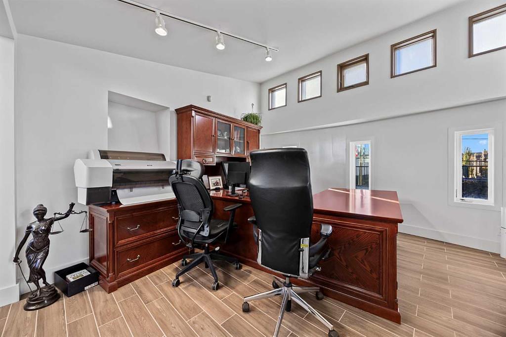 1742 10 Avenue Southwest, Calgary, AB