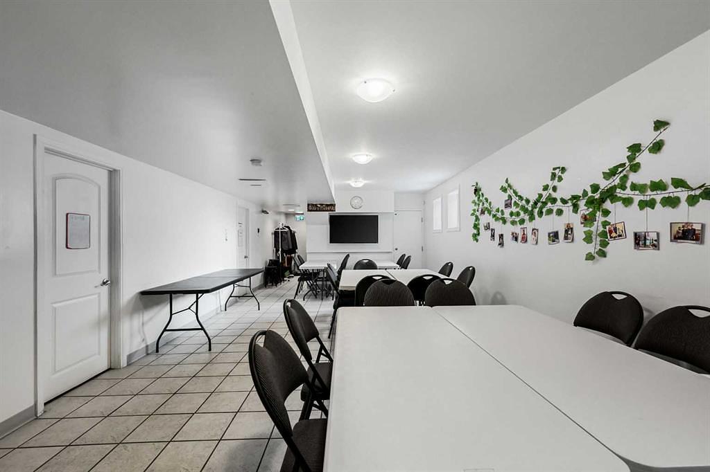 232 8A Street Northeast, Calgary, AB