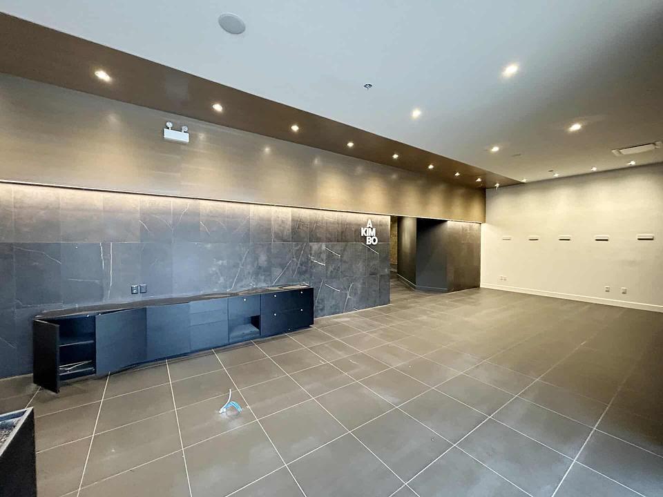 2152 Douglas Rd, Burnaby, BC